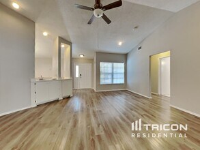 1203 70th Dr E in Sarasota, FL - Building Photo - Building Photo