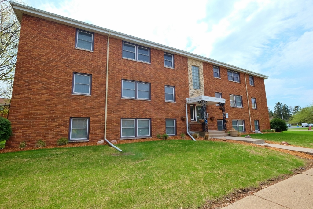 Rose Place Estates in Roseville, MN - Foto de edificio