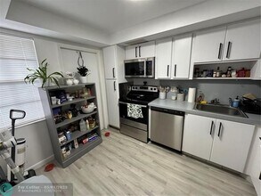 2901 S Palm Aire Dr in Pompano Beach, FL - Building Photo - Building Photo
