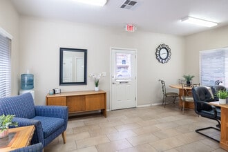 La Jolla Place Apartments in El Paso, TX - Building Photo - Lobby