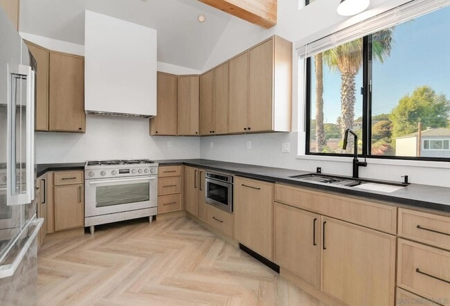 9243 Southern Rd in La Mesa, CA - Foto de edificio - Building Photo