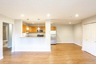Waltham Overlook in Waltham, MA - Building Photo - Interior Photo