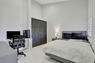 6584 Villa Sonrisa Dr in Boca Raton, FL - Building Photo - Building Photo