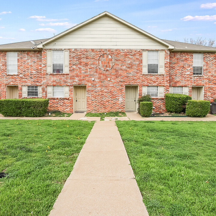 3826 Coates Cir in Fort Worth, TX - Foto de edificio