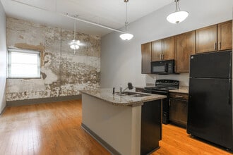 The Lofts at Silver in Macon, GA - Foto de edificio - Interior Photo