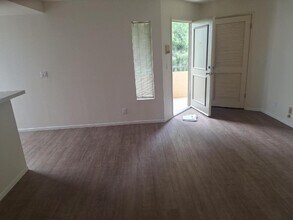 11308 Huston St in North Hollywood, CA - Building Photo - Building Photo