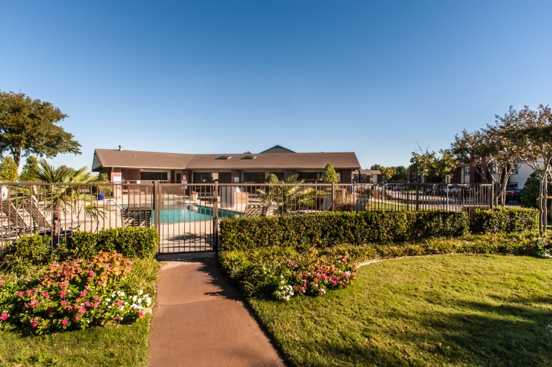 Chatham Green Village in Arlington, TX - Building Photo