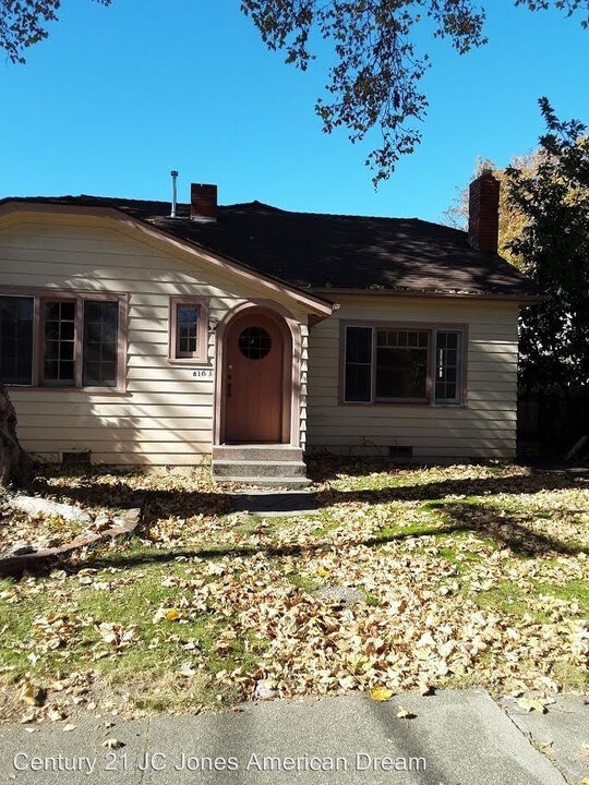 610 NW 4th St in Grants Pass, OR - Building Photo
