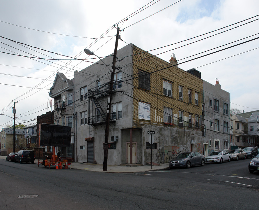 99 Avenue E in Bayonne, NJ - Building Photo