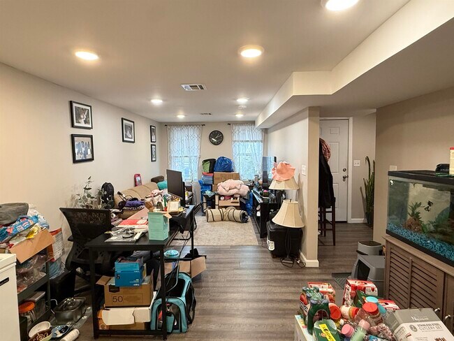 327 Whiton St in Jersey City, NJ - Building Photo - Building Photo