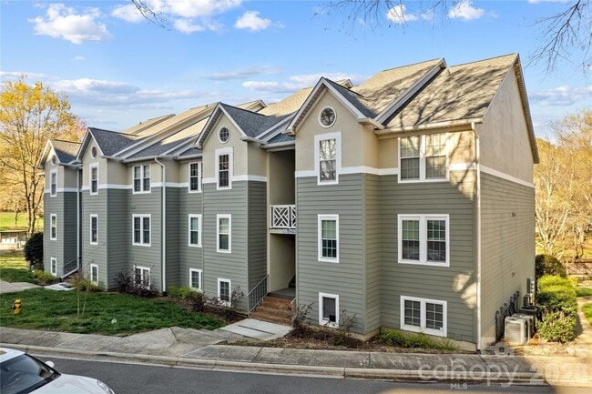 19843 Henderson Rd in Cornelius, NC - Building Photo - Building Photo