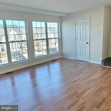 9279 Kristy Dr in Manassas Park, VA - Building Photo - Building Photo