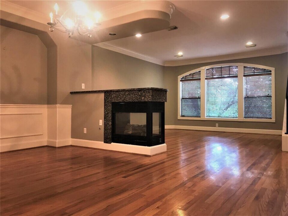 2430 Dorrington St in Houston, TX - Building Photo