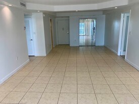 5750 Collins Ave, Unit 12 H in Miami Beach, FL - Building Photo