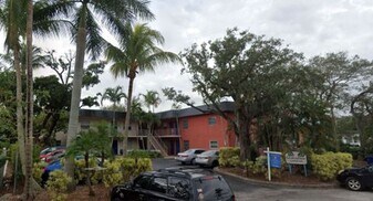 100 SW 10th St in Fort Lauderdale, FL - Building Photo
