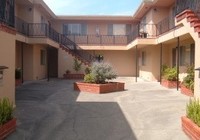 1751 Marco Polo Way in Burlingame, CA - Foto de edificio - Building Photo