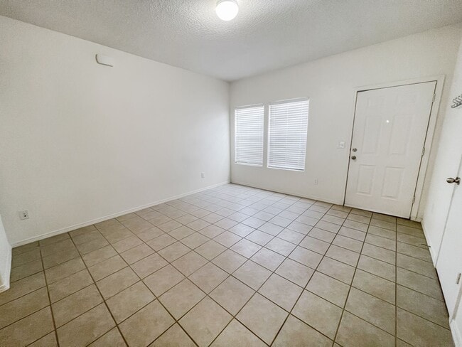 2319-2331 N Desert Willow Ln in Hobbs, NM - Building Photo - Building Photo