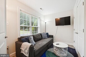 533 Girard St in Gaithersburg, MD - Building Photo - Building Photo