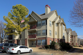 Crown Chase in Tulsa, OK - Foto de edificio - Building Photo