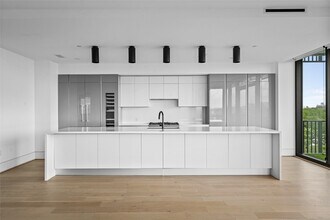 2406 Tangley St in Houston, TX - Building Photo - Building Photo