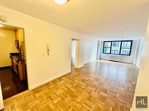 EAST 49 STREET, Unit 4S in New York, NY - Foto de edificio - Building Photo