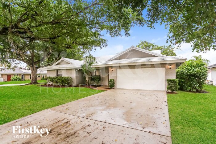 3999 NW 73rd Way in Coral Springs, FL - Foto de edificio