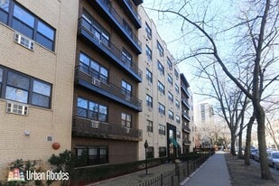 456 W Barry Ave, Unit A03C in Chicago, IL - Building Photo