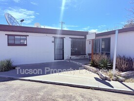 3274 E Benson Hwy in Tucson, AZ - Building Photo