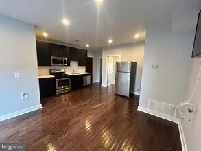 723 Sansom St in Philadelphia, PA - Building Photo - Building Photo