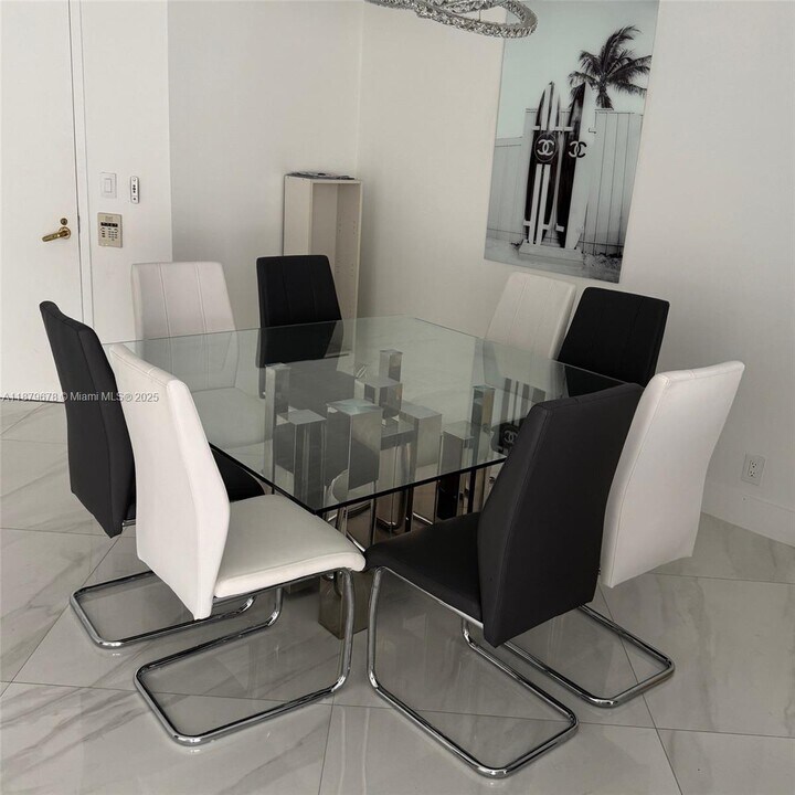 19355 Turnberry Way in Miami, FL - Building Photo