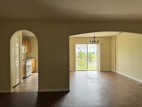 9843 Ashburn Lake Dr in Tampa, FL - Foto de edificio - Building Photo