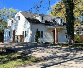 2223 30th Ave S in Nashville, TN - Foto de edificio - Building Photo