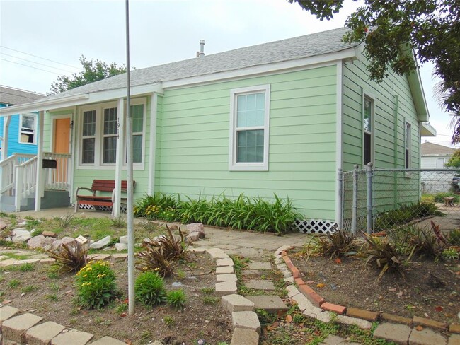 1914 52nd St in Galveston, TX - Building Photo - Building Photo