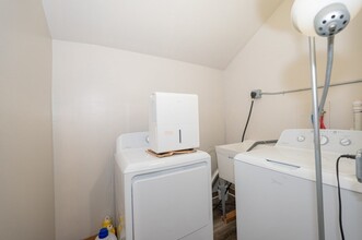 5 Dayton Pl, Unit 2 in Worcester, MA - Foto de edificio - Building Photo