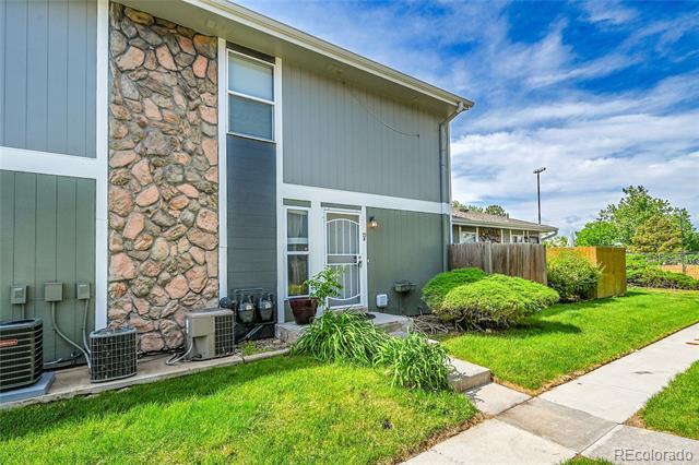 9901 E Evans Ave in Aurora, CO - Building Photo
