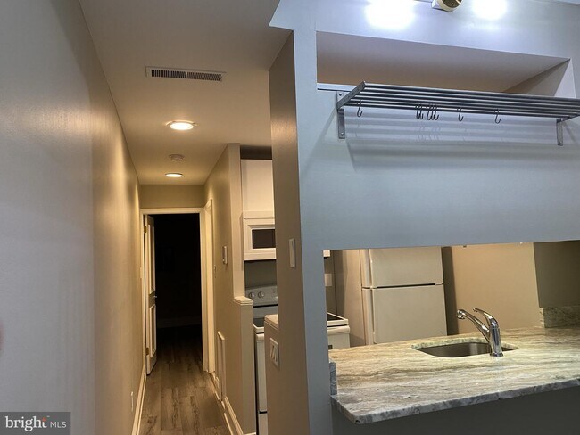 343 S 18th St-Unit -4 in Philadelphia, PA - Foto de edificio - Building Photo