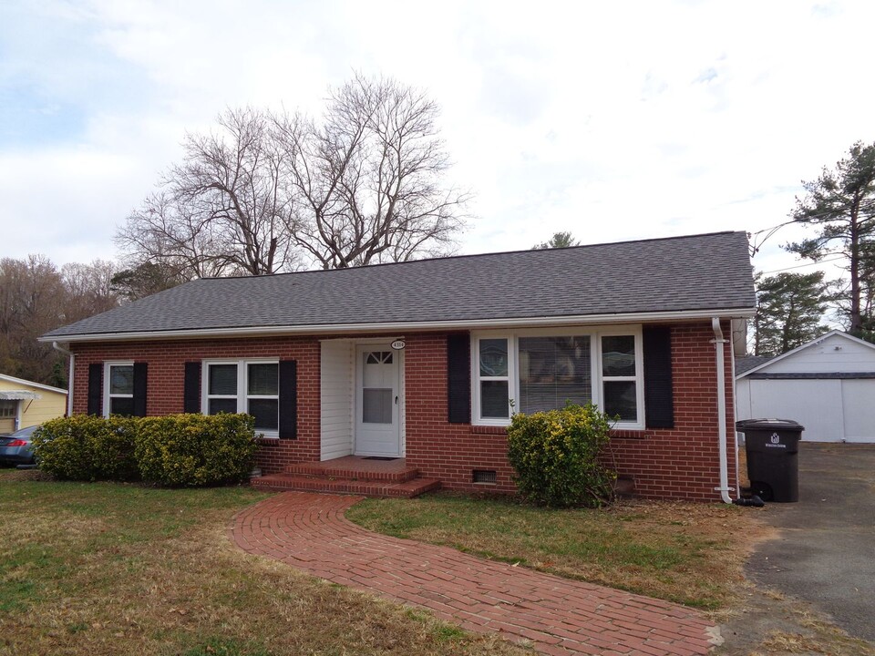 4314 Stokesdale Ave in Winston-Salem, NC - Building Photo