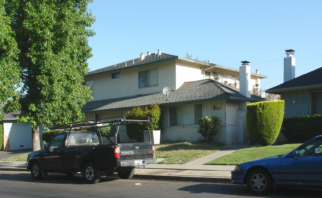 217 Hollis Ave in Campbell, CA - Building Photo - Building Photo