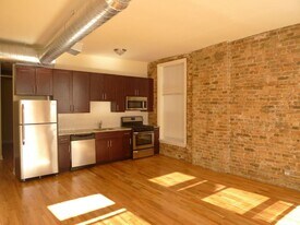 1318 N Wood St, Unit 1316-B in Chicago, IL - Building Photo