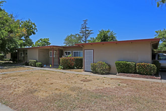 Woodfield Apartments in North Highlands, CA - Building Photo - Building Photo