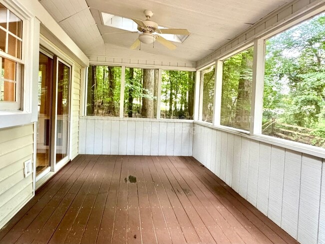 106 Oak Spring Ct in Carrboro, NC - Building Photo - Building Photo