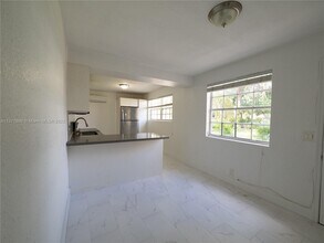 2272 NW 2nd St-Unit -1 in Miami, FL - Building Photo - Building Photo