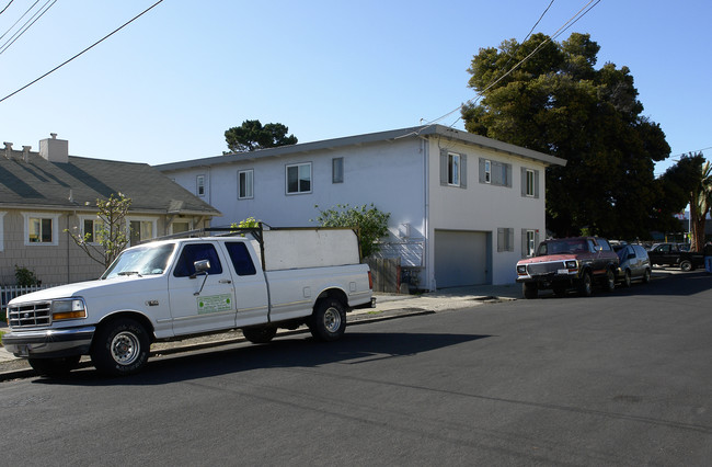 116 Pine St in Redwood City, CA - Foto de edificio - Building Photo