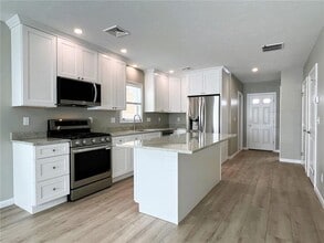 578 Elm St in Woonsocket, RI - Building Photo - Building Photo