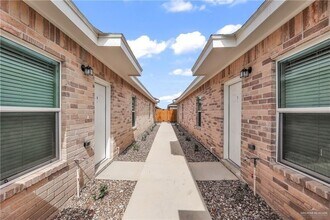 1008 W Mahala Ave in Mission, TX - Building Photo - Building Photo