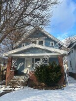 1656 Macomber St in Toledo, OH - Building Photo