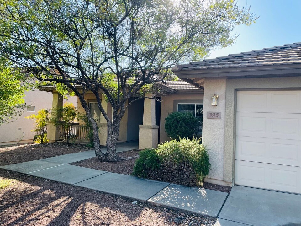 1815 W Trail Blazer Dr in Cottonwood, AZ - Foto de edificio