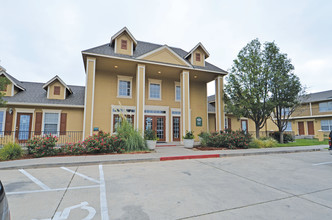 Village Park Apartments in Amarillo, TX - Building Photo - Building Photo