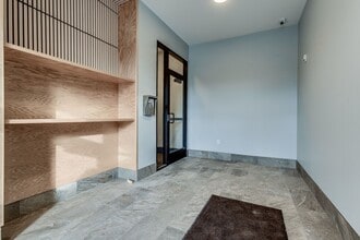 200 Grant Dr in Coraopolis, PA - Foto de edificio - Building Photo