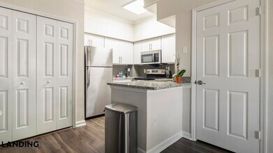 2801 Biltmore Park Dr, Unit 14-107 in Orlando, FL - Building Photo - Building Photo